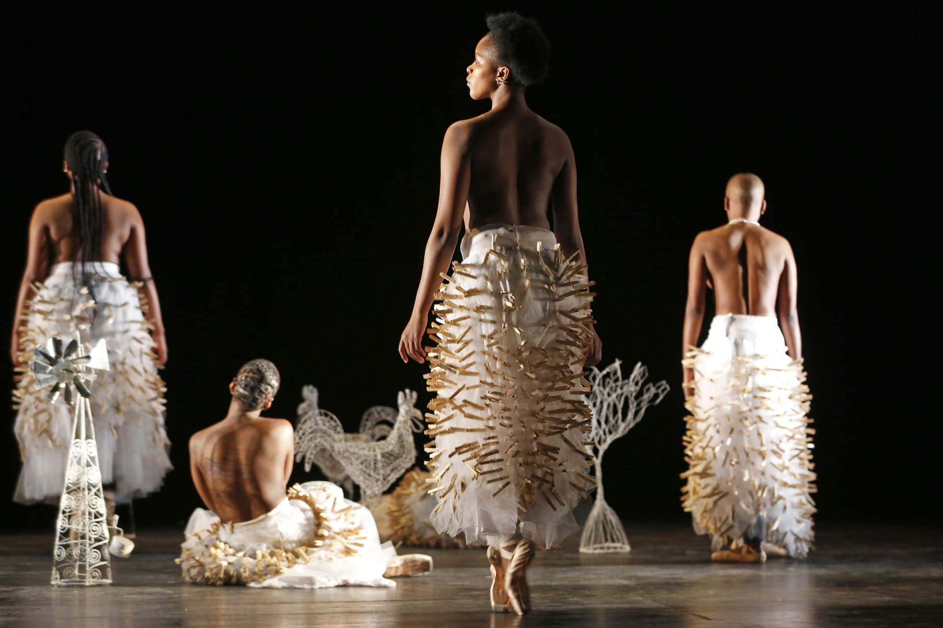 DU24 Mamela Nyamza, Hatched Ensemble, credit Mark Wessels